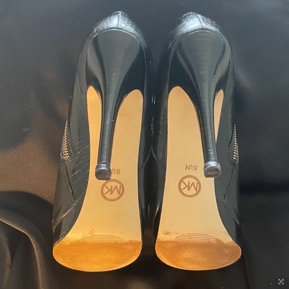 MICHAEL Michael Kors York Ankle Boot - Picture 6 of 7